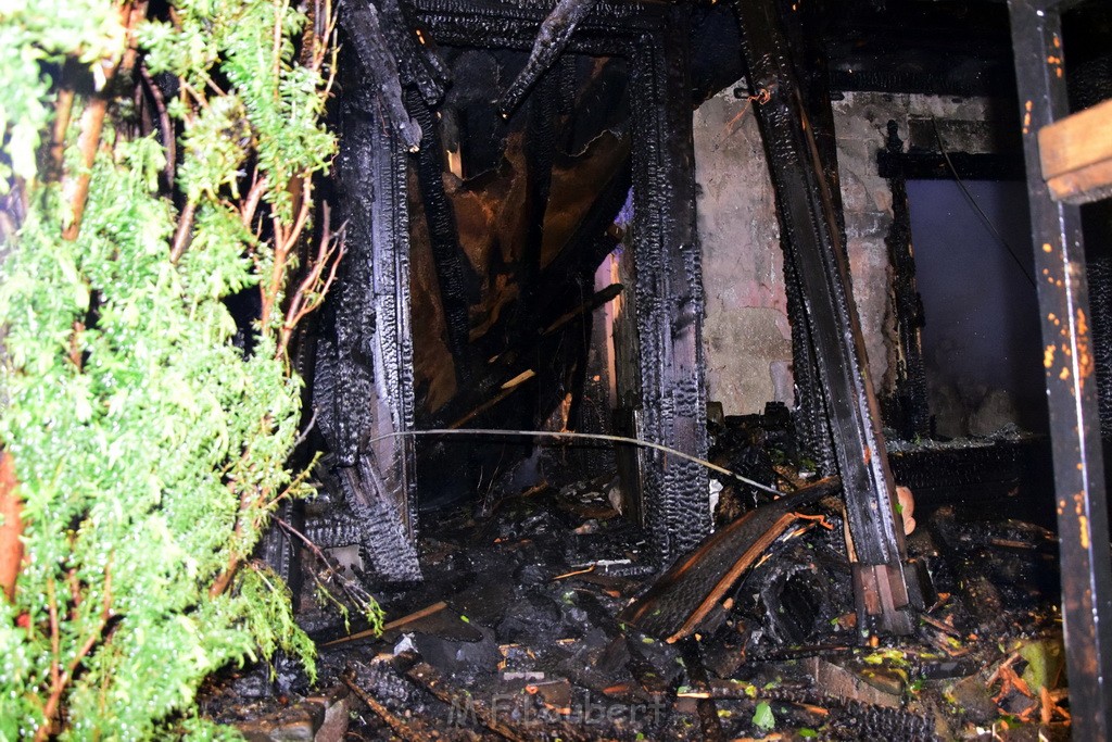 Grossfeuer Einfamilienhaus Siegburg Muehlengrabenstr P0270.JPG - Miklos Laubert